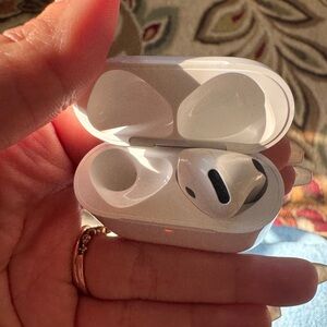 Apple AirPod 4th Generation with ANC - RIGHT bud only, with case